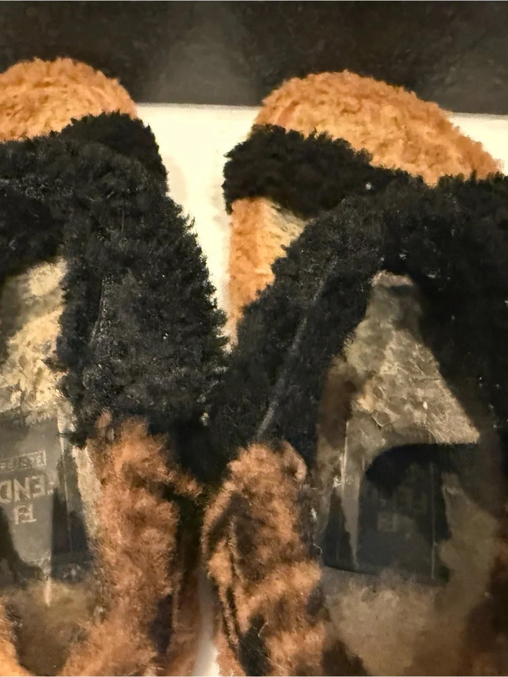 Shearling FF Fendi Feel Sandals